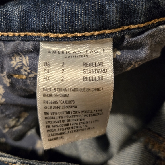 American Eagle Outfitters Distressed Denim Stretch Mom Jeans‎ - Picture 2 of 5